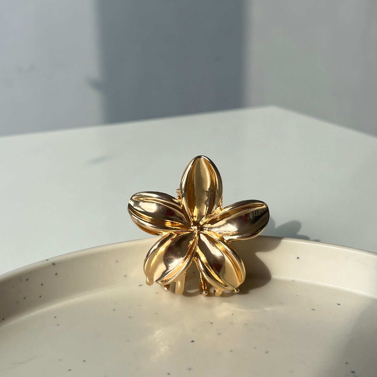 Metal Flower Hair Claw Clip – Gold