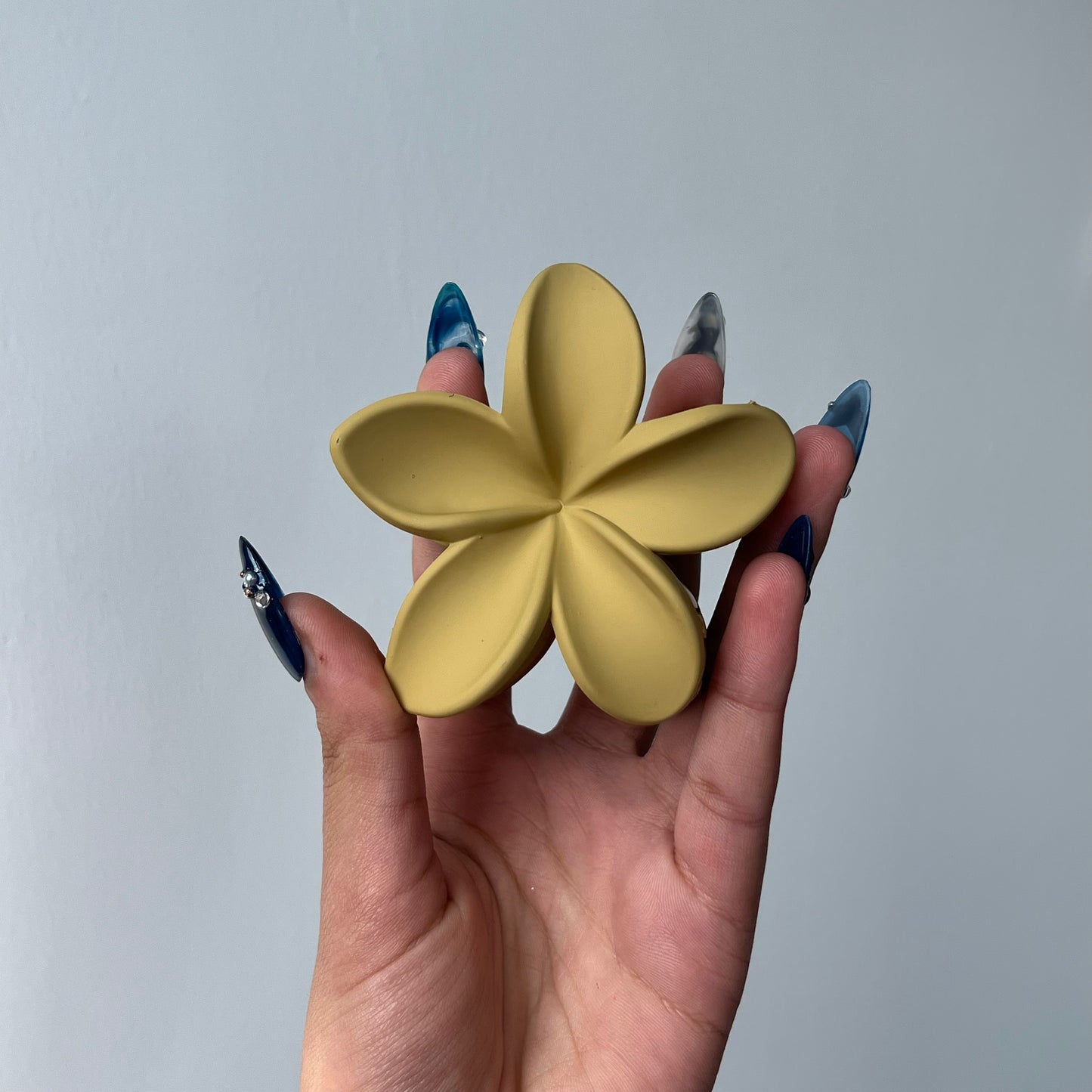 Matte Flower Hair Claw Clip – Sunshine Yellow