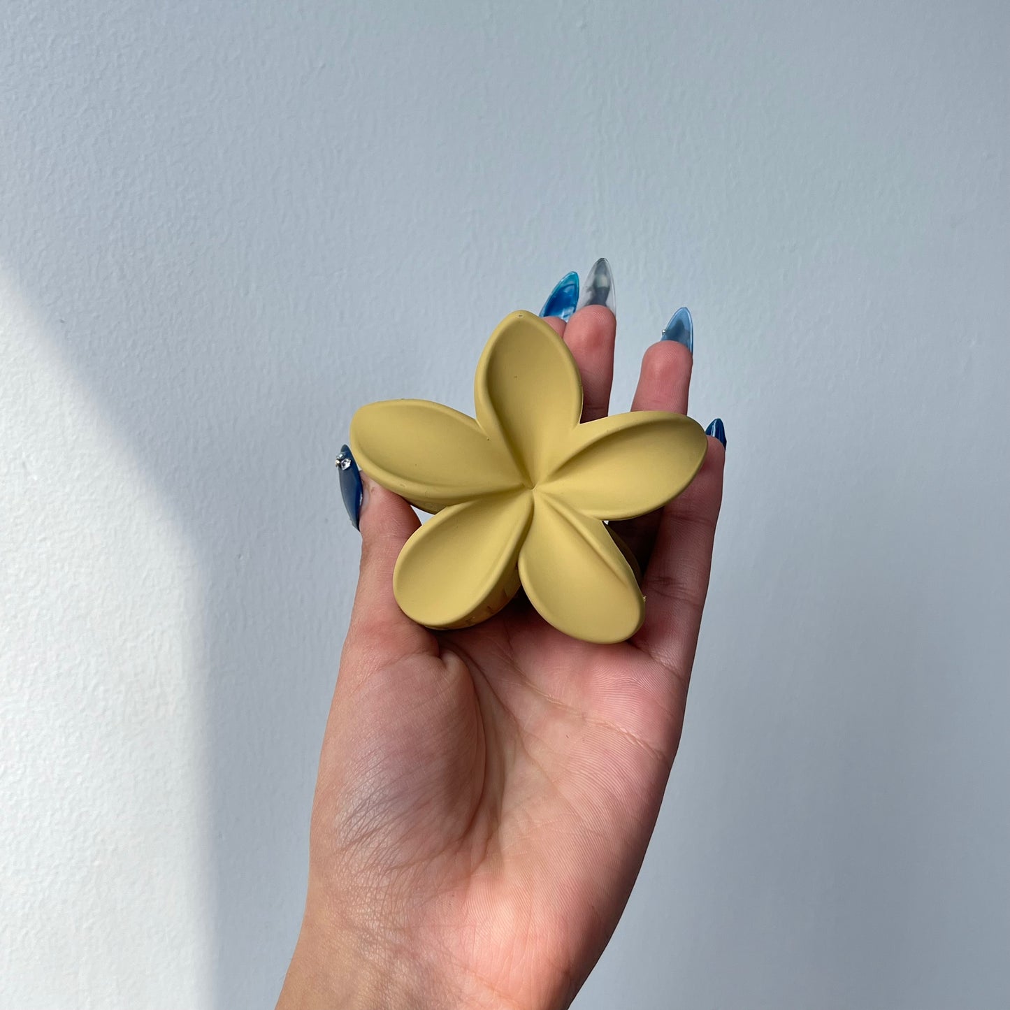 Matte Flower Hair Claw Clip – Sunshine Yellow