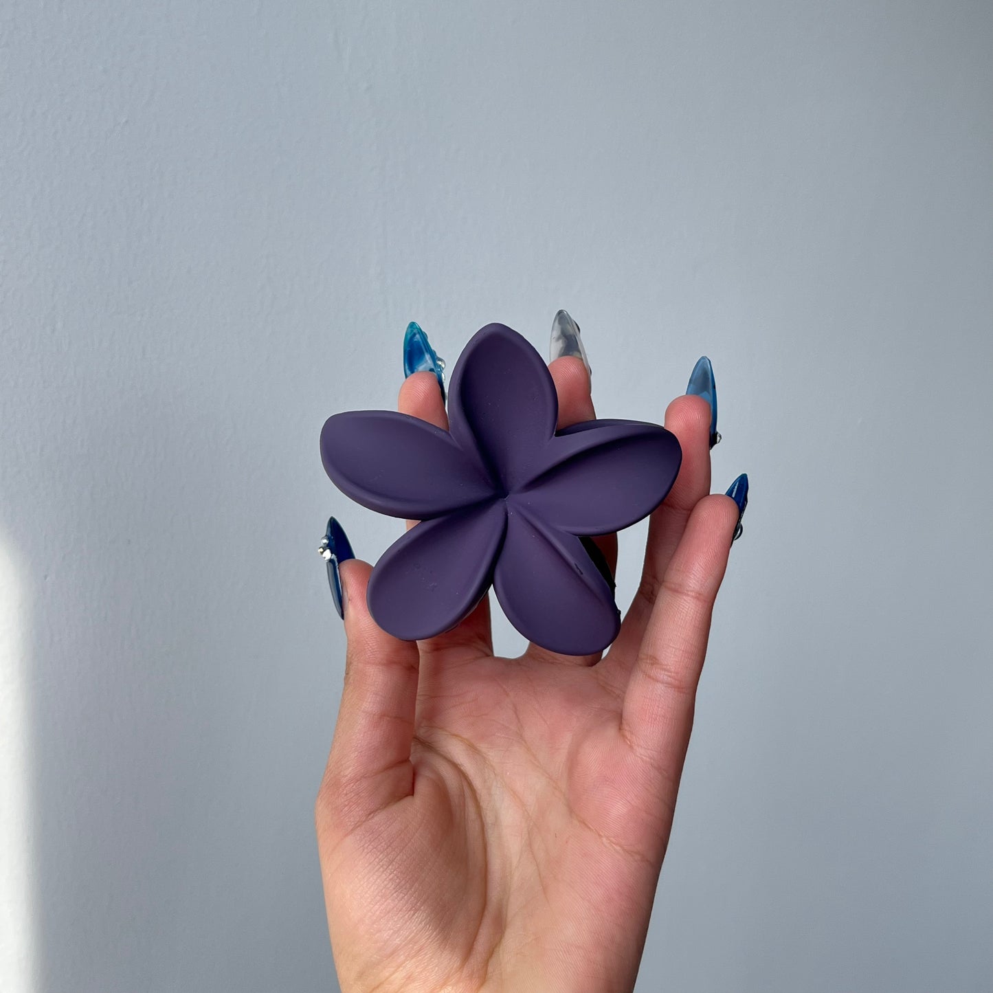 Matte Flower Hair Claw Clip – Lavender Purple